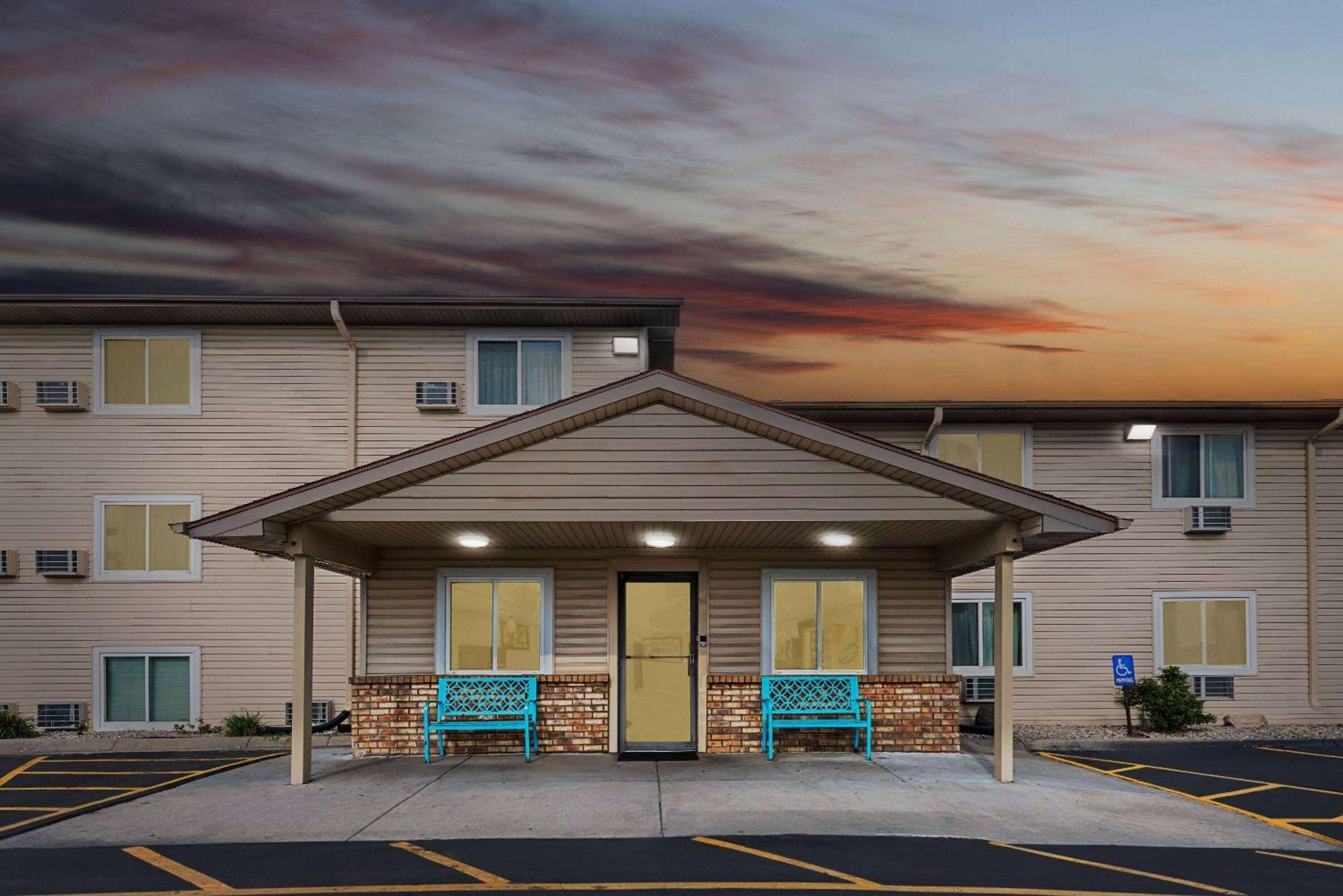 Super 8 By Wyndham Council Bluffs Ia Omaha Ne Area Motel Exterior photo