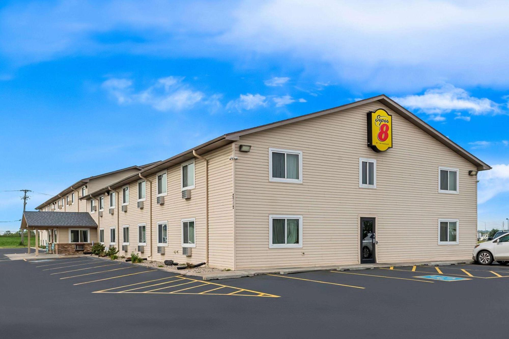 Super 8 By Wyndham Council Bluffs Ia Omaha Ne Area Motel Exterior photo